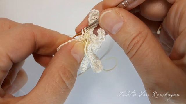 Как связать цветок крючком - Маргаритка смотреть онлайн