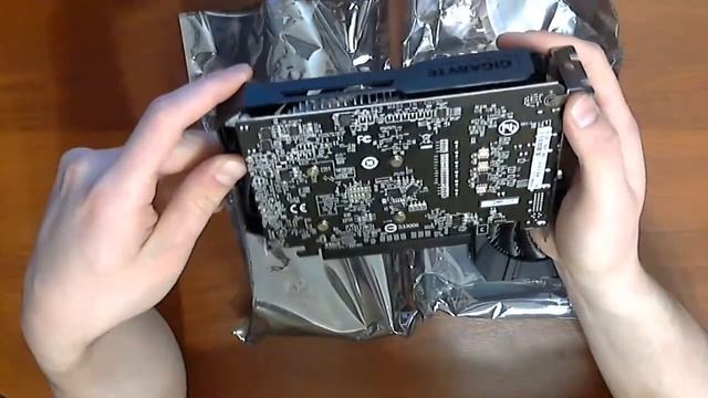 Gigabyte Radeon RX560 4Gb ( GV-RX560OC-4GD ) ( 2 штуки ) распаковка и мини обзор