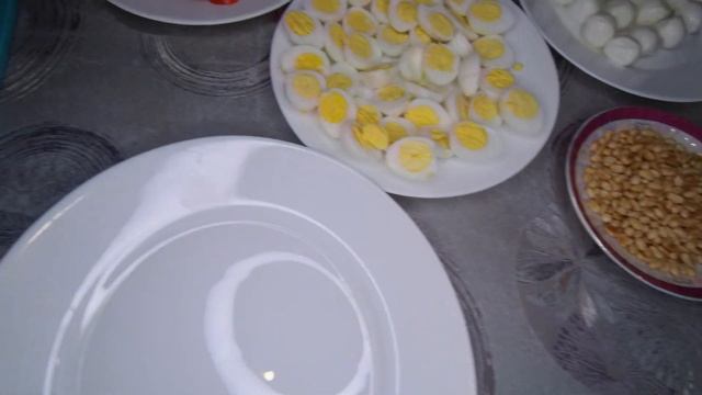 БОМБА! Вы забудете про другие салаты! САЛАТ С РУКОЛОЙ, МОЦАРЕЛЛОЙ, БЕКОНОМ И ПЕРЕПЕЛИНЫМИ ЯЙЦАМИ смотреть онлайн