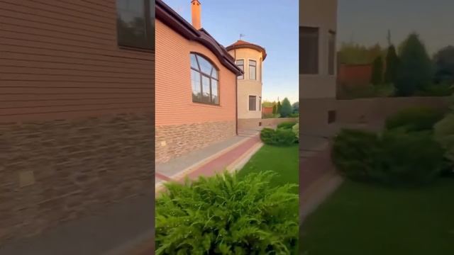 Загородная элитная усадьба с бассейном. Ремонт с дизайном в стиле Арт- смотреть онлайн