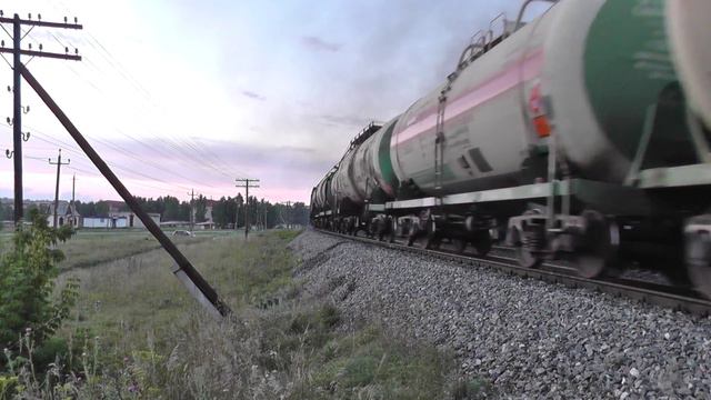 Тепловоз 2ТЭ10М-3004 и тепловоз толкач 2ТЭ10М-0893 с грузовым поездом смотреть онлайн