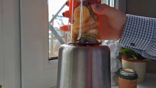 Making smoothies Stand blender MF 122S Maunfeld смотреть онлайн