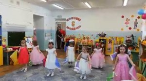 Красивый танец для мам на 8 марта для средней группы