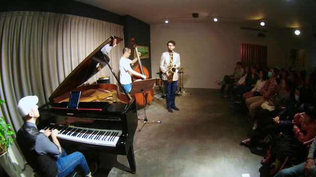 caravan смотреть онлайн