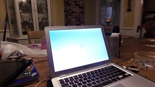 HOW TO BAKE!! A look at a 2009 Macbook Air - And how to BAKE a Macbook Air смотреть онлайн