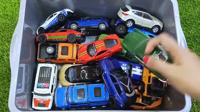 Box Full Welly Cars Diecast Cars Bugatti Divo, Bugatti, Kia, BMW M4, Tesla, McLaren, Rolls Royce #0