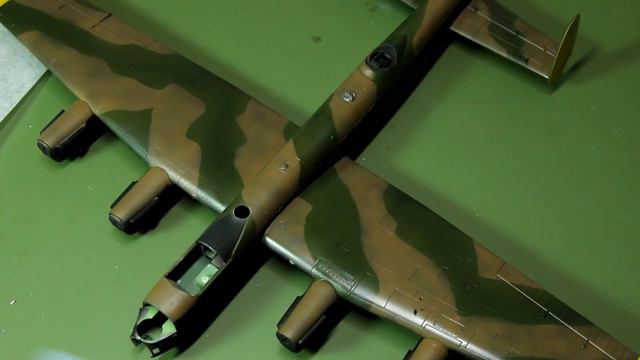 Revell Avro Lancaster in flight (1/72 scale model) смотреть онлайн