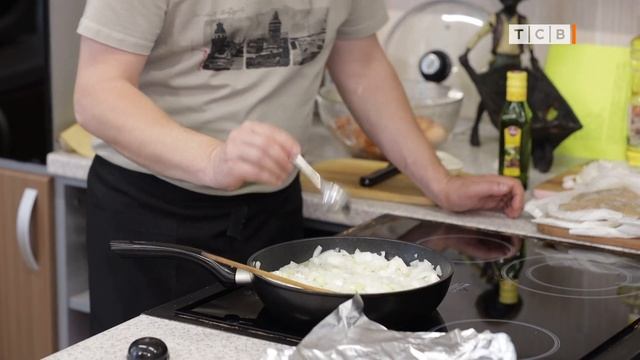 Куриные стейки под грибным соусом против куриных ножек в луковом соусе. Дело вкуса. Юрский период смотреть онлайн