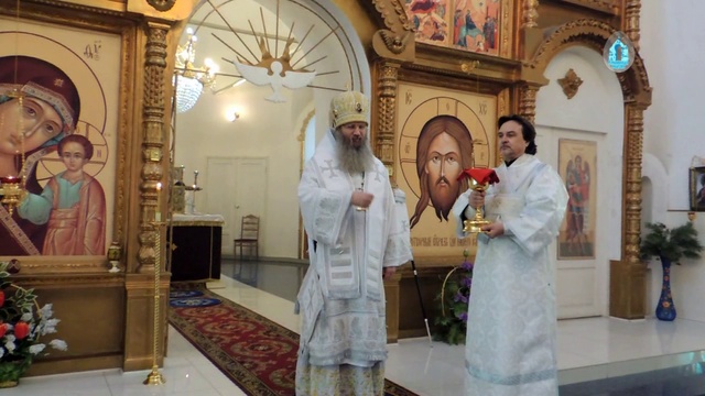 Праздничная Божественная Литургия в храме в честь Сретения Господня в Урюпинской епархии. смотреть онлайн