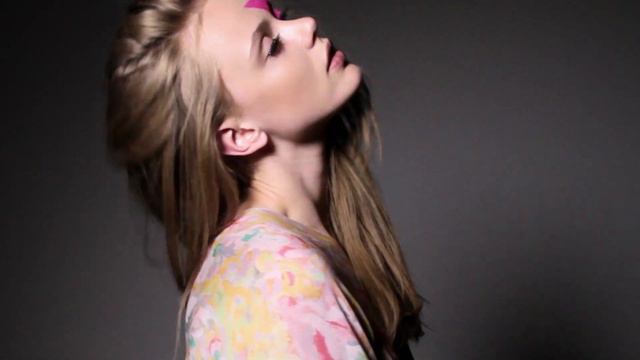 Beautiful 'Star' Themed Make-up - Jourdan Dunn and Frida Gustavsson смотреть онлайн