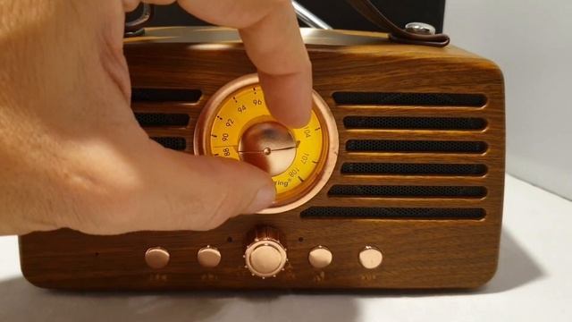 Бумбокс колонка радио в стиле ретро New Rixing NR-4013 смотреть онлайн