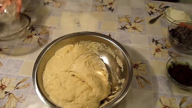 #дрожжевоетесто #булочки #рулеты #выпечка #вкуснаявыпечка Булочки с маком и изюмом.Дрожжевое тесто смотреть онлайн