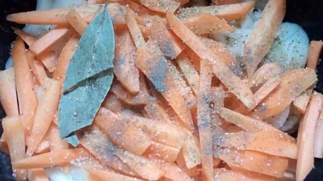 Stewed vegetables with canned fish смотреть онлайн