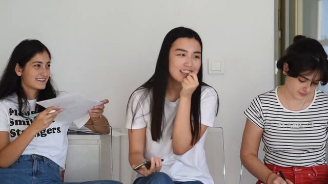 КТО ЗНАЕТ МЕНЯ ЛУЧШЕ? / подруга vs подруга смотреть онлайн