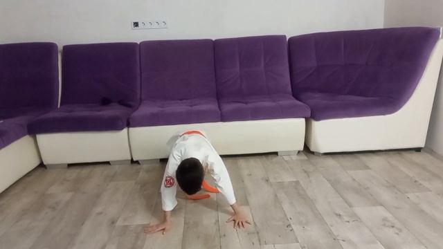 Ильясик 7 лет 50 отжиманий. кекусинкай карате смотреть онлайн