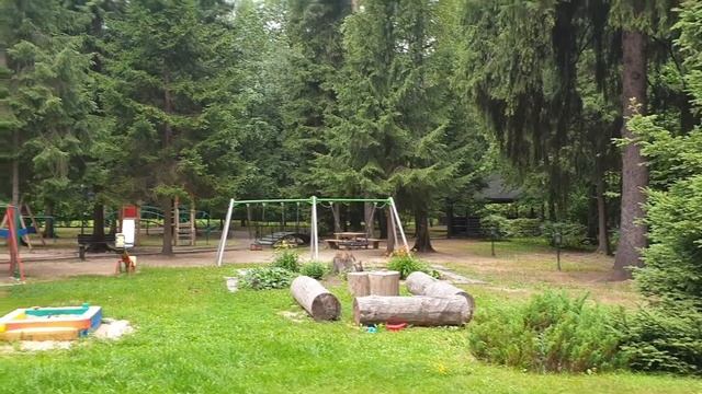 Спортивная детская площадки и прогулочная зона в Дипломате смотреть онлайн