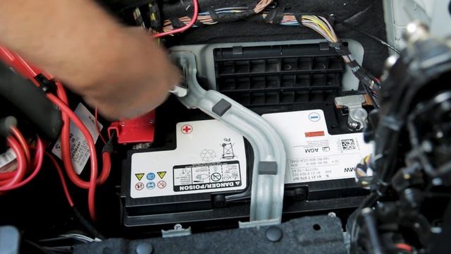 TEST, REPLACE AND REGISTER THE BATTERY IN YOUR BMW F33 / F83! смотреть онлайн