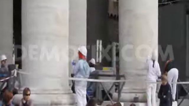 Restoration of Bernini's colonnade in St. Peter's Square смотреть онлайн