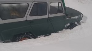 Заварили дифференциал на УАЗе и сразу поехали на испытания.