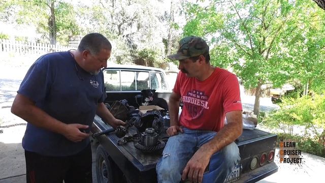 Diagnosing The Rear Differential (1982 BJ42 Toyota Land Cruiser) смотреть онлайн