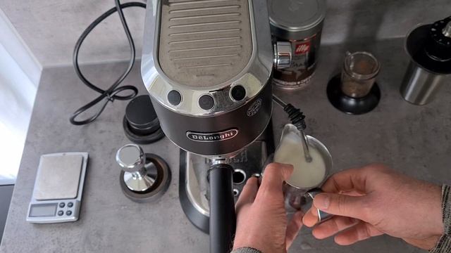 Barista Rosetta Heart - DeLonghi Dedica EC685 смотреть онлайн