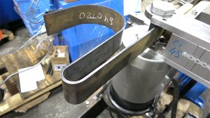 Гибка стальной полосы на маленькие и большие радиусы на автоматическом трубогибе MASTER.3X