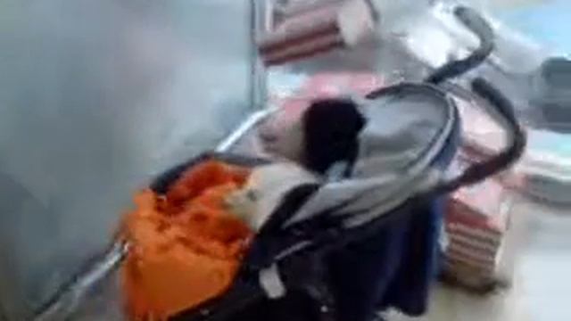 Carrozza per ? in Italia. Коляска для ? в Италии смотреть онлайн