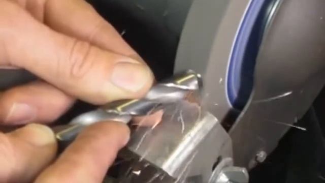 Заточной станок Utool (Bench Grinder) UBG-200 смотреть онлайн