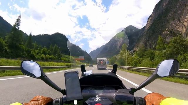 на МЕТРО по АЛЬПАМ, Загон 4. Положить мотик на альпийском серпантине! Лепота! Peugeot Metropolis 40 смотреть онлайн