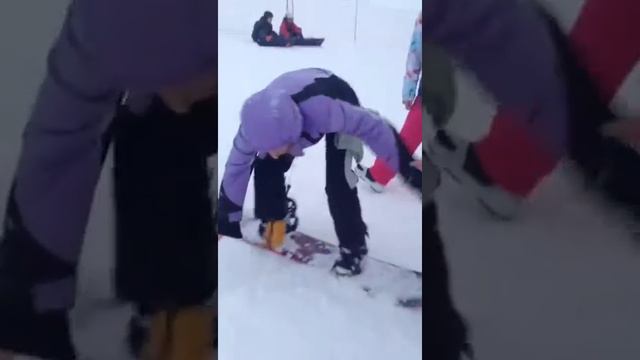 Первое катание на сноуборде (смешное видео) смотреть онлайн