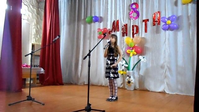 Яна Осипова исполняет песню "Гном" смотреть онлайн