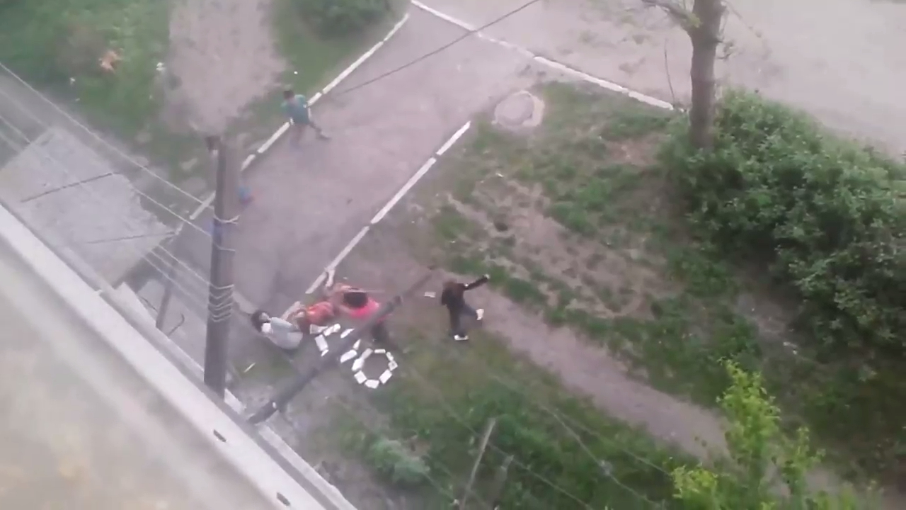 Массовая драка во дворе смотреть онлайн