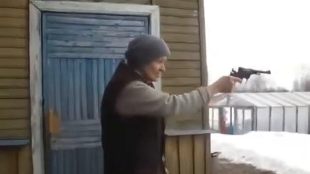 Бабка с пистолетом смотреть онлайн