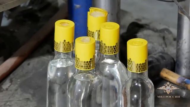 В КЧР полицейскими ликвидирован подпольный цех по производству спиртосодержащей продукции смотреть онлайн