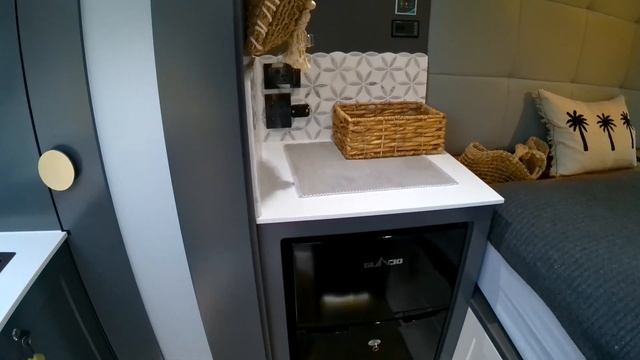 Camper Van Tour of Interior. Renault Master DIY Fitout смотреть онлайн