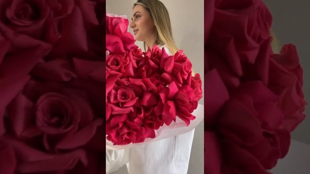 Авторский букет из вывернутых роз «Pink Floyd» стандартный - Обзор смотреть онлайн