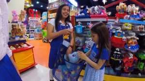 Самый БОЛЬШОЙ Магазин ИГРУШЕК в Дубаи ВЛОГ Сделали РЕЙНБОУ ДЕШ День 2 / Вики Шоу