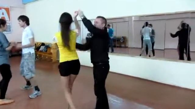 Bachata связочка class in dance studio DancA 11 03 14.поворотики смотреть онлайн