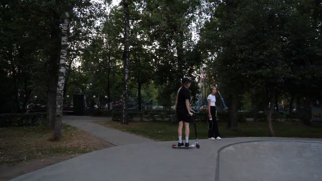 трюки на самокате в скейтпарке Лианозово смотреть онлайн