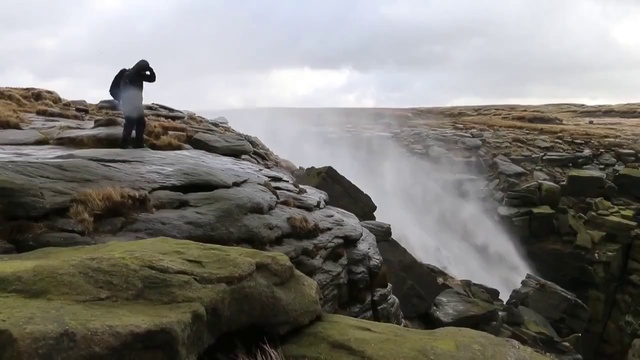 Водопад который льется вверх смотреть онлайн