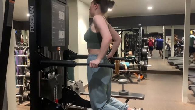 ВЛОГМАС: КАТОК, НАСТОЛКИ, РАСТЯЖКА, СПОРТЗАЛ, ДЕНЬ РОЖДЕНИЯ И ГОТОВКА смотреть онлайн