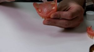 Как правильно пользоваться фиксирующим кремом для зубных протезов? Корега. Протефикс.