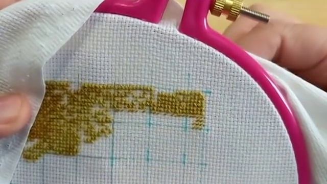 Stitch With Me #82 : Honey Bee Portrait From HAED смотреть онлайн