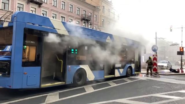 Загорелся троллейбус на невском проспекте смотреть онлайн
