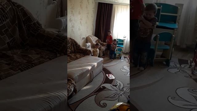 Брейк данс в исполнении малышей смотреть онлайн