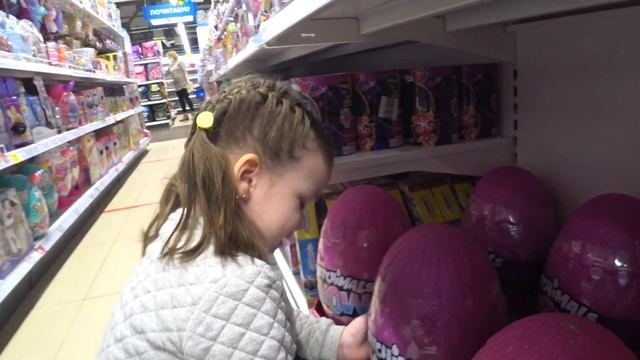 Как НАСТЯ в Детском мире выбирает НОВУЮ игрушку Видео для детей VLOG [4k UHD] 0+ смотреть онлайн