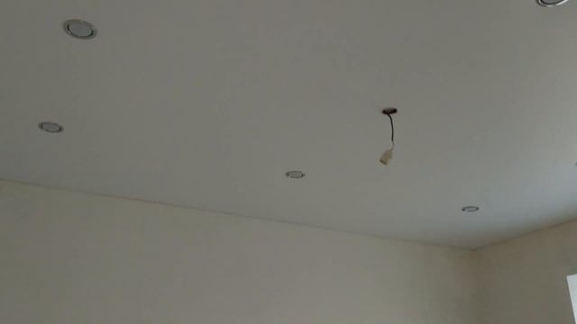 Продолжаем ремонт/установили натяжной потолок/выложили плитку во всём доме смотреть онлайн