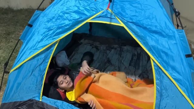 Surviving 24 Hours in a LION Cage! смотреть онлайн