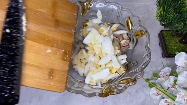 ВЕСЕННИЙ САЛАТ. Казакша рецепт. КАК ПРИГОТОВИТЬ ЛЕГКИЙ И НЕЖНЫЙ САЛАТ смотреть онлайн