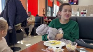 В HOFF  ВЫБИРАЕМ ПОДАРОК АЛИНЕ И АНТОНУ НА НГ . ВРАЧ ОТКАЗАЛ МАТВЕЮ. 29.12.23.